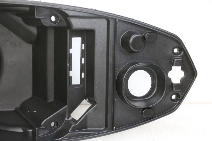 photo de KUFER POD SIEDZENIEM PEUGEOT STREETZONE 4T 50 (2018 - 2023) - Stan powierzchni