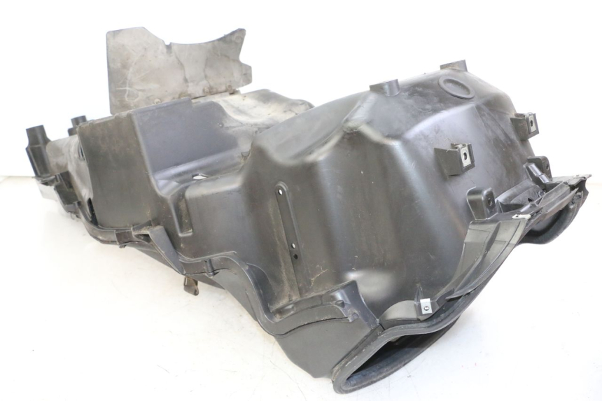 photo de KUFER POD SIEDZENIEM PIAGGIO MP3 125 (2006 - 2014) - Inny kąt widzenia