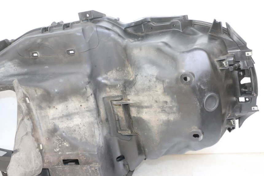 photo de KUFER POD SIEDZENIEM PIAGGIO MP3 125 (2006 - 2014) - Zbliżenie techniczne