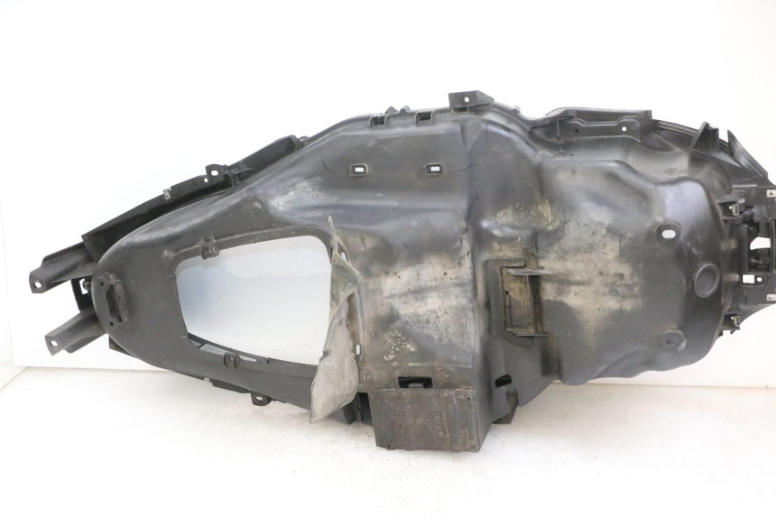 photo de KUFER POD SIEDZENIEM PIAGGIO MP3 125 (2006 - 2014) - Punkty mocowania