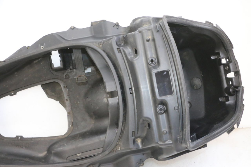 photo de KUFER POD SIEDZENIEM PIAGGIO MP3 125 (2006 - 2014) - Oznaczenia i referencje