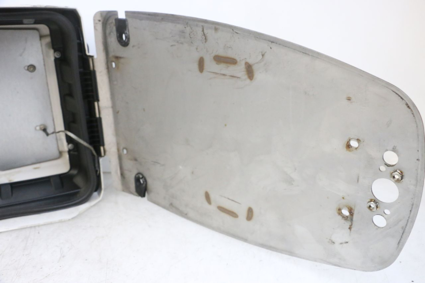 photo de KUFER POD SIEDZENIEM BMW R RT ABS 1200 (2010 - 2014) - Zbliżenie techniczne