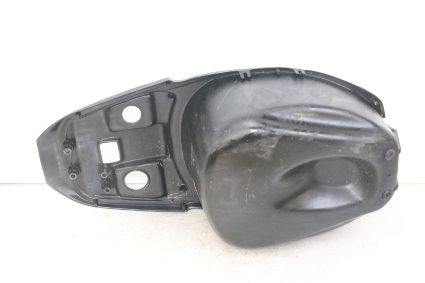 photo de KUFER POD SIEDZENIEM APRILIA RALLY AC 50 (1995 - 2004) - Zoom stanu zużycia