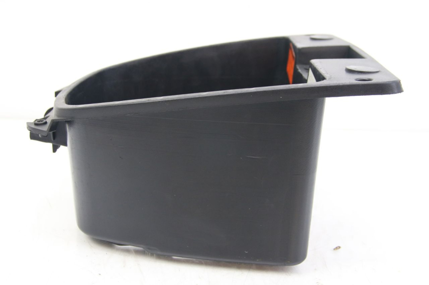 photo de KUFER POD SIEDZENIEM RED ELECTRIC RED E PRO 1 (2017 - 2019) - Szczegóły charakterystyczne