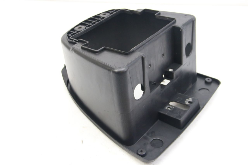 photo de KUFER POD SIEDZENIEM RED ELECTRIC RED E PRO 1 (2017 - 2019) - Stan powierzchni