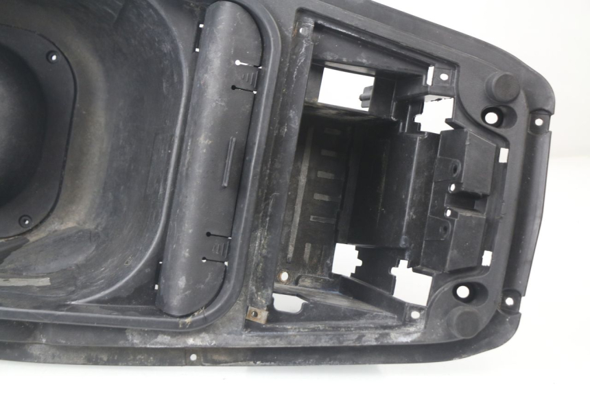 photo de KUFER POD SIEDZENIEM GILERA RUNNER SP 50 (2009 - 2017) - Oznaczenia i referencje