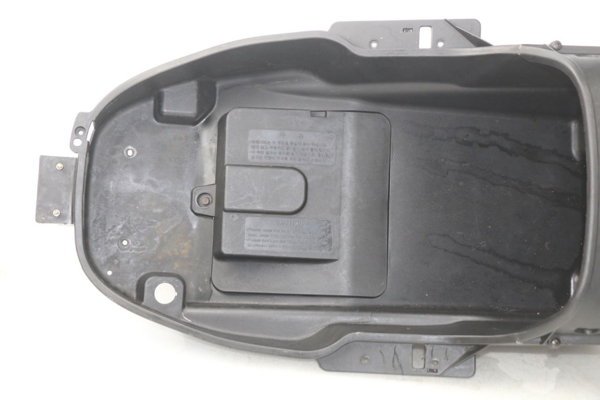 photo de KUFER POD SIEDZENIEM DAELIM S2 FI 125 (2008 - 2017) - Punkty mocowania