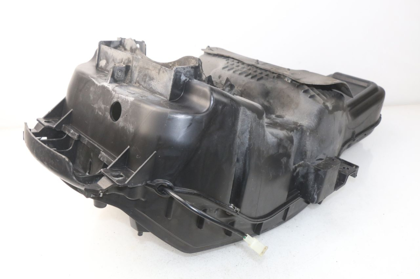 photo de KUFER POD SIEDZENIEM PEUGEOT SATELIS 500 (2007 - 2013) - Szczegół części