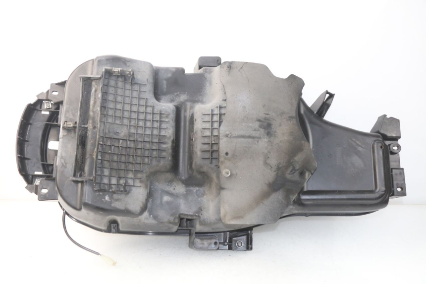 photo de KUFER POD SIEDZENIEM PEUGEOT SATELIS 500 (2007 - 2013) - Inny kąt widzenia