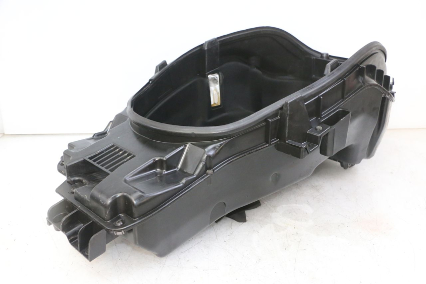 photo de KUFER POD SIEDZENIEM PEUGEOT SATELIS 125 (2013 - 2018) - Zbliżenie techniczne