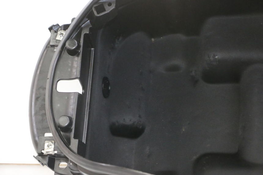 photo de KUFER POD SIEDZENIEM PEUGEOT SATELIS 125 (2013 - 2018) - Część sprawdzona