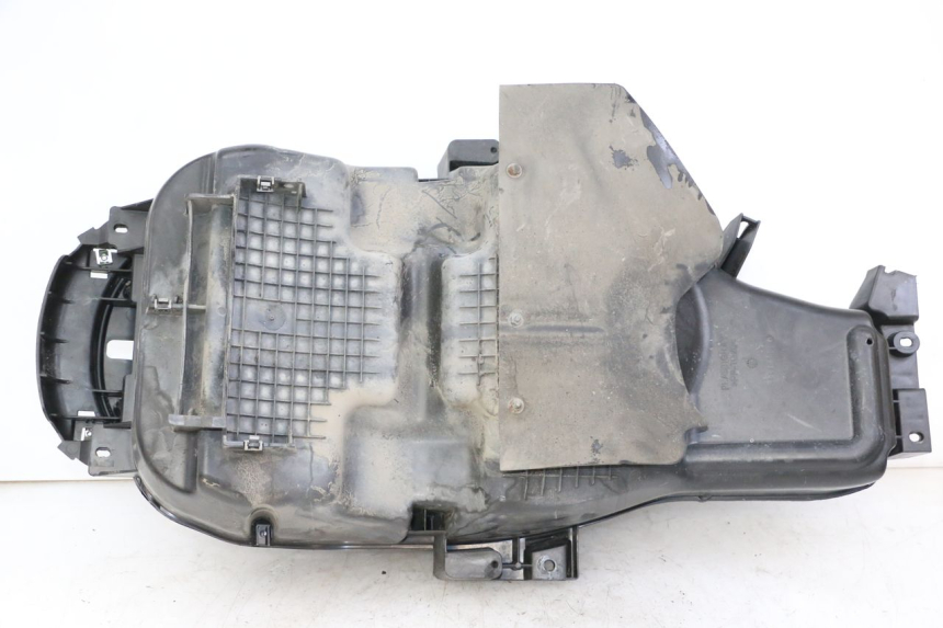 photo de KUFER POD SIEDZENIEM PEUGEOT SATELIS 250 (2006 - 2012) - Szczegół części