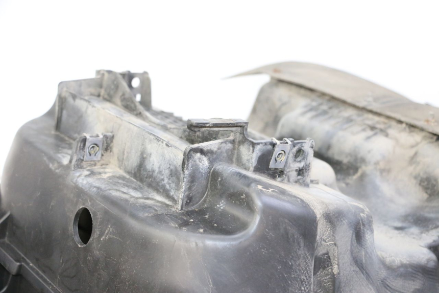 photo de KUFER POD SIEDZENIEM PEUGEOT SATELIS 250 (2006 - 2012) - Zoom stanu zużycia