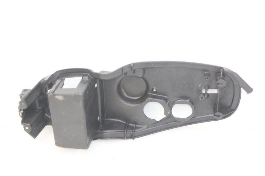 photo de KUFER POD SIEDZENIEM APRILIA SCARABEO 100 (2003 - 2012) - Szczegół części