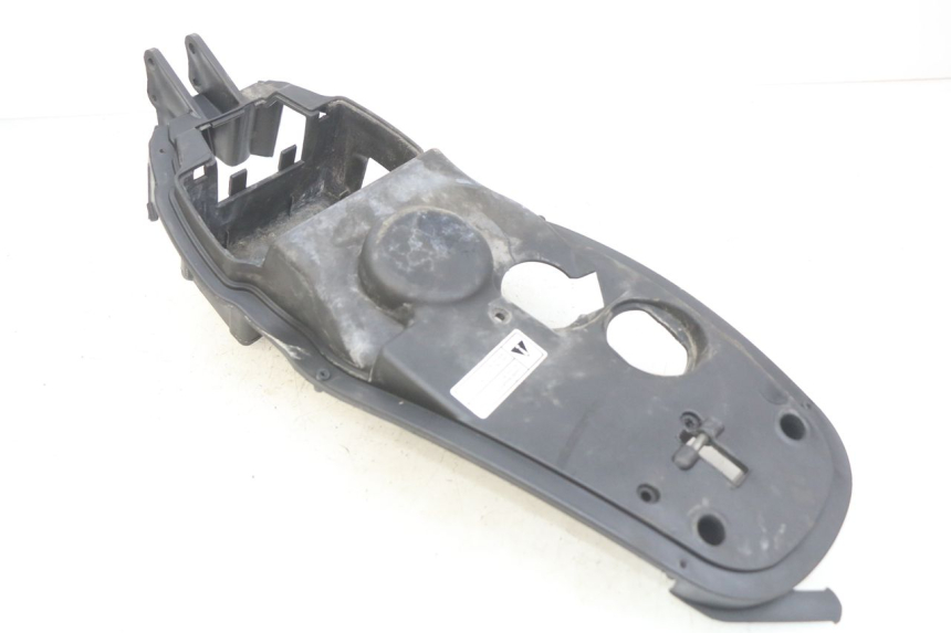 photo de KUFER POD SIEDZENIEM APRILIA SCARABEO 100 (2003 - 2012) - Zoom stanu zużycia