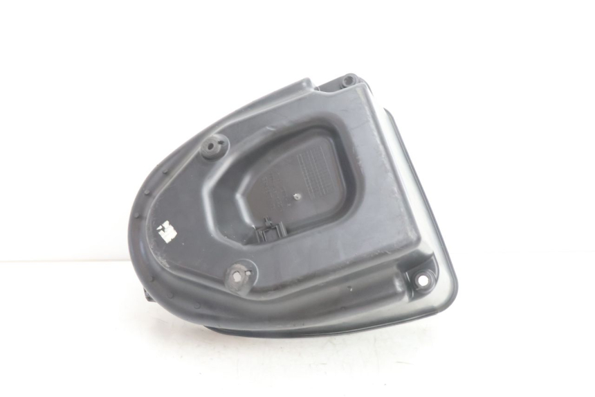 photo de KUFER POD SIEDZENIEM HONDA SH 125 (2001 - 2003) - Zbliżenie komponentów