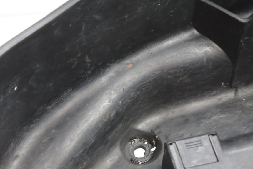 photo de KUFER POD SIEDZENIEM HONDA SH 125 (2001 - 2003) - Oznaczenia i referencje