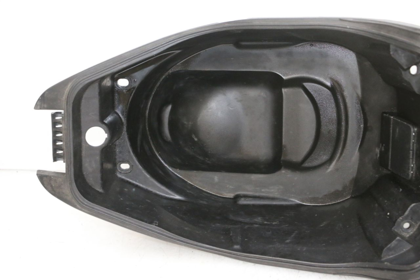 photo de KUFER POD SIEDZENIEM PEUGEOT SPEEDFIGHT 4 4T EFI 50 (2021 - 2025) - Oznaczenia i referencje