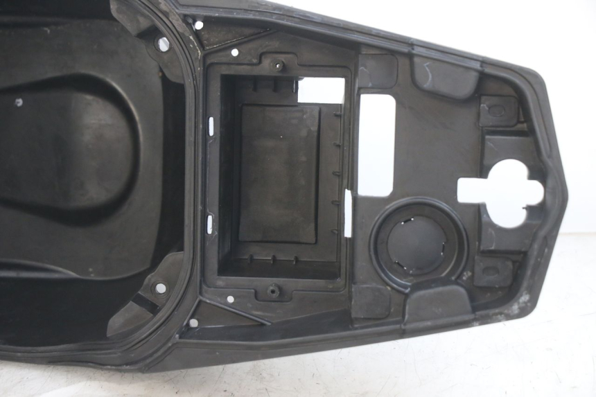 photo de KUFER POD SIEDZENIEM PEUGEOT SPEEDFIGHT 4 4T 50 (2015 - 2020) - Szczegół części