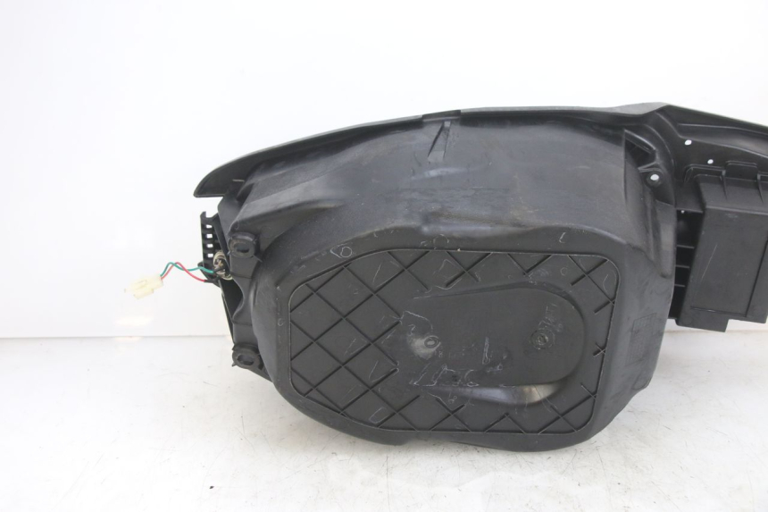 photo de KUFER POD SIEDZENIEM PEUGEOT SPEEDFIGHT 4 4T 50 (2015 - 2020) - Zbliżenie techniczne