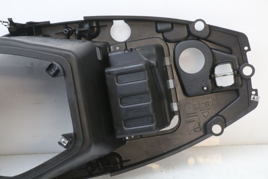 photo de KUFER POD SIEDZENIEM APRILIA SR 2T 50 (2018 - 2022) - Zbliżenie techniczne