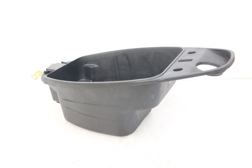 photo de KUFER POD SIEDZENIEM VASTRO STREET X 4T 50 (2016 - 2021) - Zoom stanu zużycia