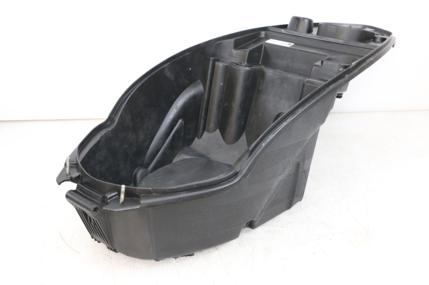 photo de KUFER POD SIEDZENIEM PEUGEOT STREETZONE I 2T 50 (2018 - 2020) - Zbliżenie techniczne