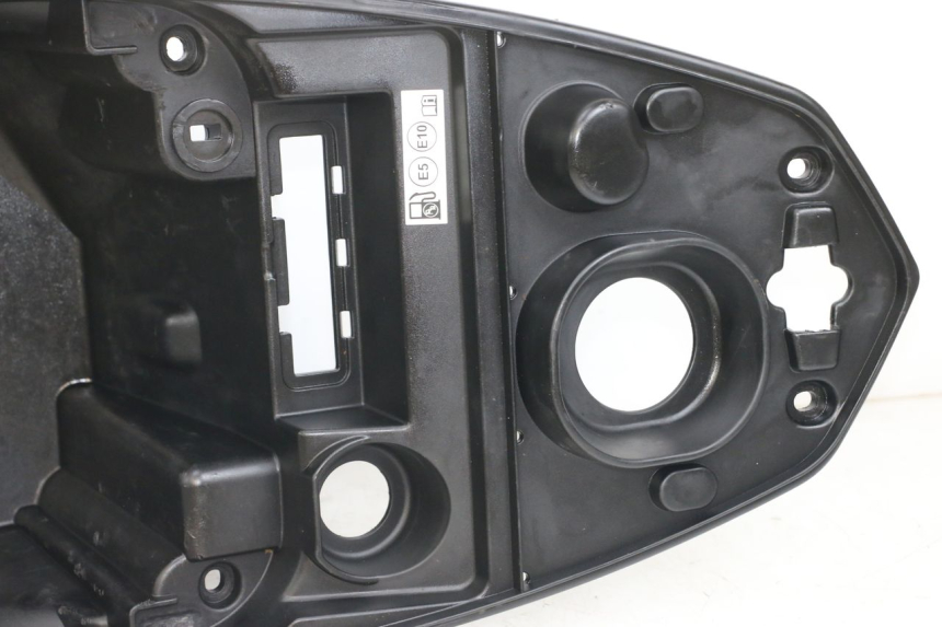 photo de KUFER POD SIEDZENIEM PEUGEOT STREETZONE I 2T 50 (2018 - 2020) - Punkty mocowania