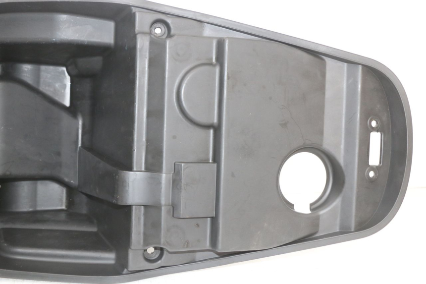 photo de KUFER POD SIEDZENIEM KYMCO SUPER 8 4T 50 (2021 - 2024) - Zoom stanu zużycia