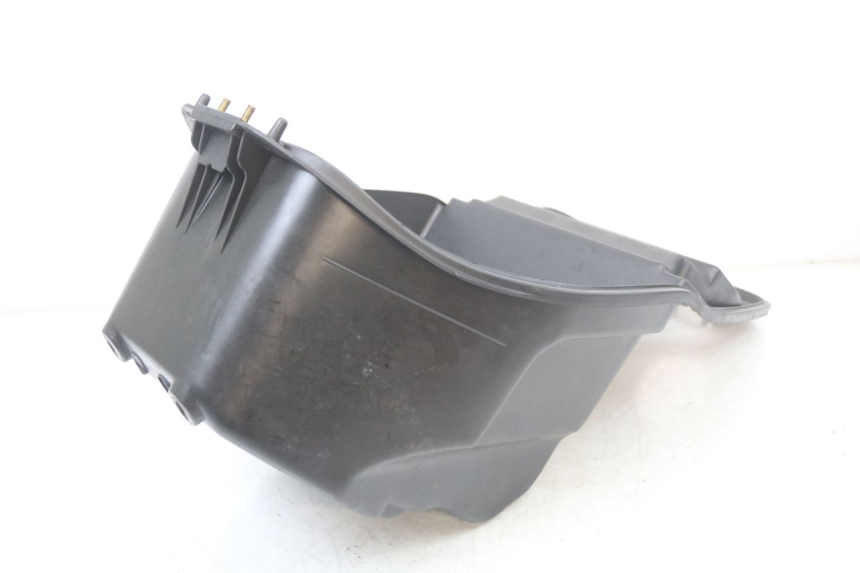 photo de KUFER POD SIEDZENIEM KYMCO SUPER 8 125 (2008 - 2015) - Zbliżenie techniczne