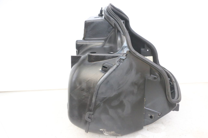 photo de KUFER POD SIEDZENIEM PIAGGIO SUPER LX 125 (2000 - 2003) - Punkty mocowania