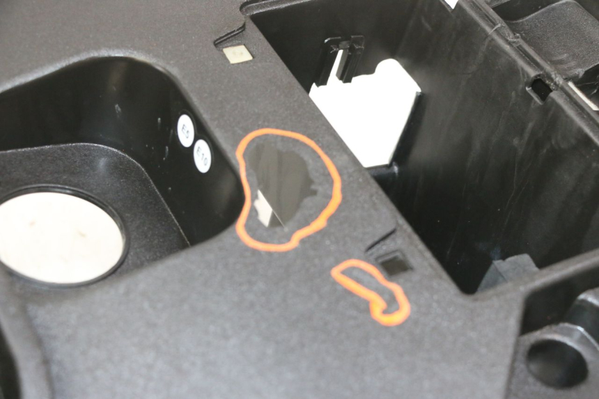 photo de KUFER POD SIEDZENIEM APRILIA SXR 50 (2021 - 2023) - Szczegół części