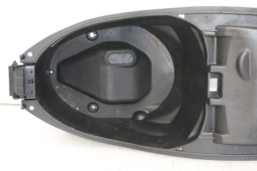 photo de KUFER POD SIEDZENIEM SYM JET 14 4T 50 (2018 - 2022) - Widok ogólny