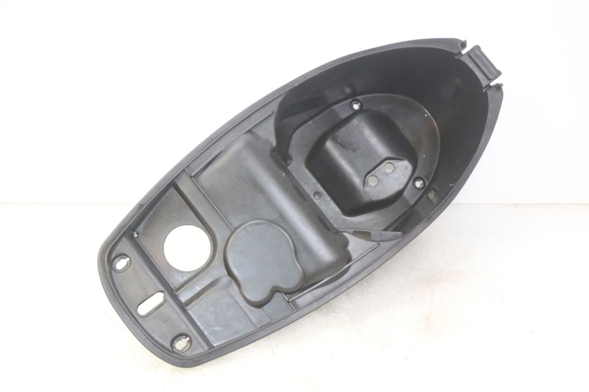 photo de KUFER POD SIEDZENIEM PEUGEOT TWEET 4T 50 (2010 - 2014) - Zoom stanu zużycia