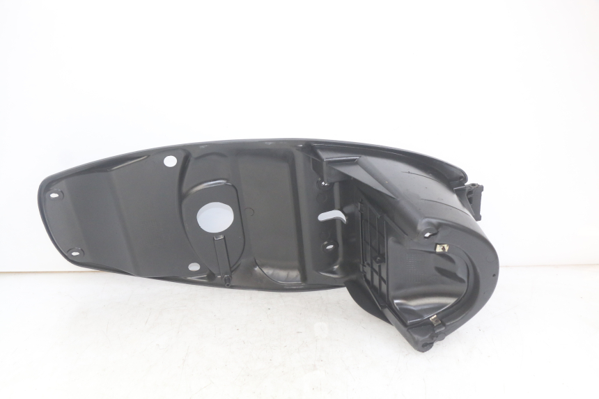 photo de KUFER POD SIEDZENIEM PEUGEOT TWEET 4T 50 (2018 - 2022) - Zbliżenie techniczne