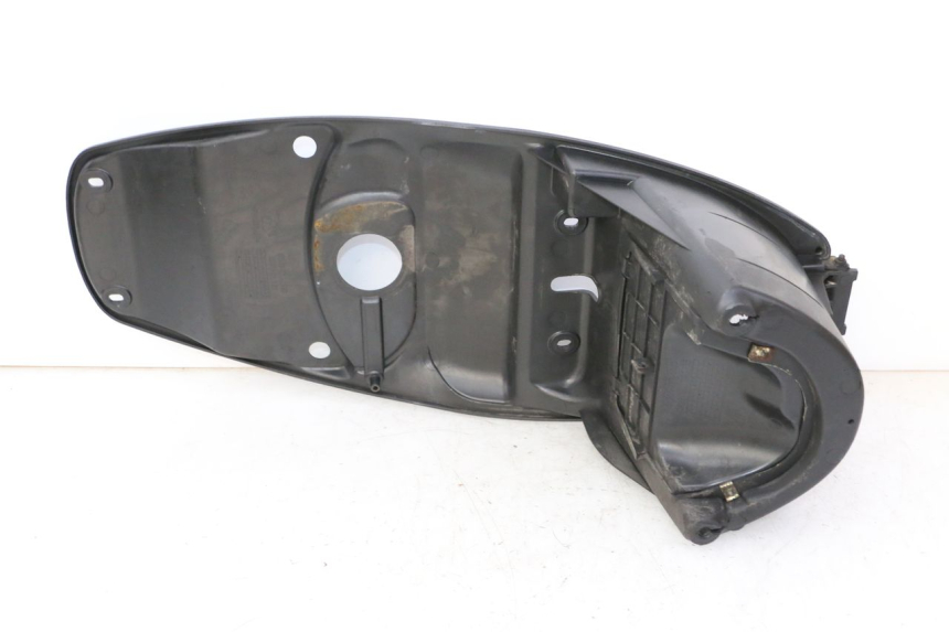 photo de KUFER POD SIEDZENIEM PEUGEOT TWEET PRO CARGO 50 (2018 - 2022) - Zoom stanu zużycia