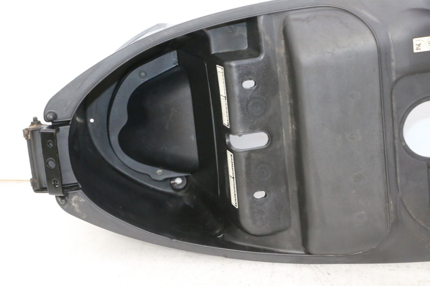 photo de KUFER POD SIEDZENIEM PEUGEOT TWEET PRO CARGO 50 (2018 - 2022) - Stan powierzchni