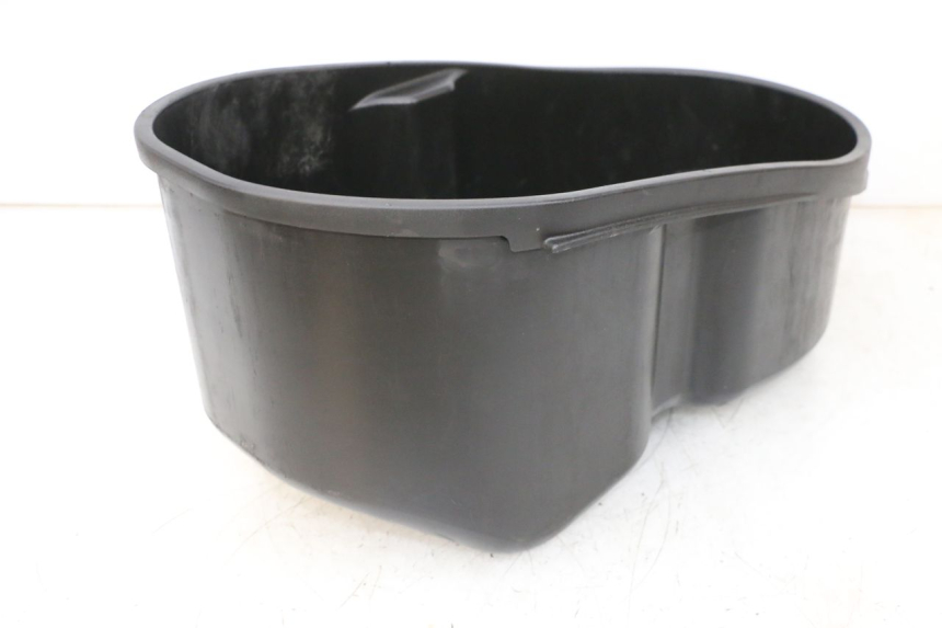 photo de KUFER POD SIEDZENIEM PIAGGIO VESPA GTS SUPER IE 125 (2009 - 2016) - Zoom stanu zużycia