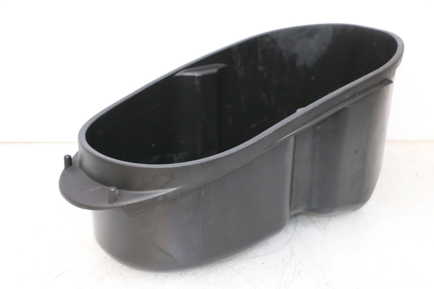 photo de KUFER POD SIEDZENIEM PIAGGIO VESPA GTS SUPER IE 125 (2009 - 2016) - Zbliżenie techniczne