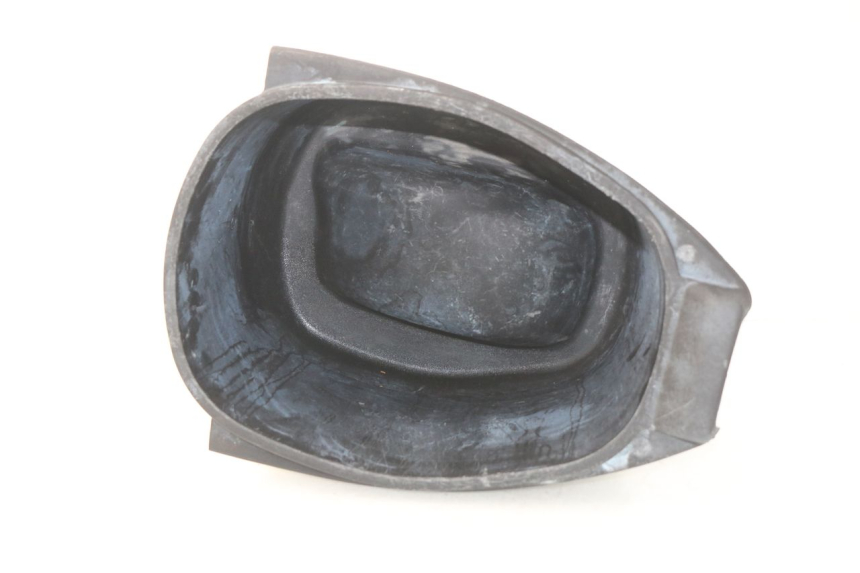 photo de KUFER POD SIEDZENIEM PIAGGIO VESPA LX IE 125 (2010 - 2012) - Zoom stanu zużycia