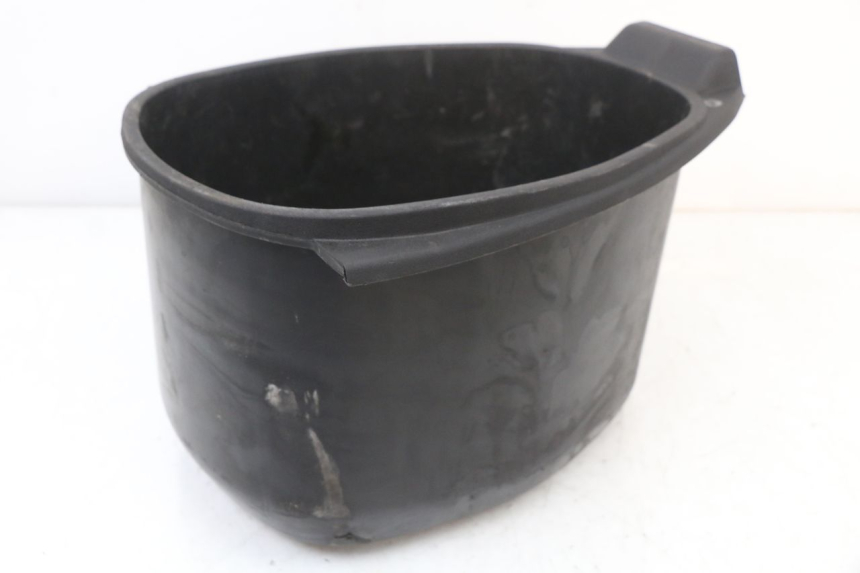 photo de KUFER POD SIEDZENIEM PIAGGIO VESPA S 2T 50 (2007 - 2014) - Zoom stanu zużycia