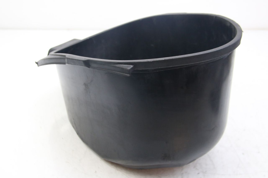 photo de KUFER POD SIEDZENIEM PIAGGIO VESPA SPRINT 2T 50 (2014 - 2018) - Zoom stanu zużycia