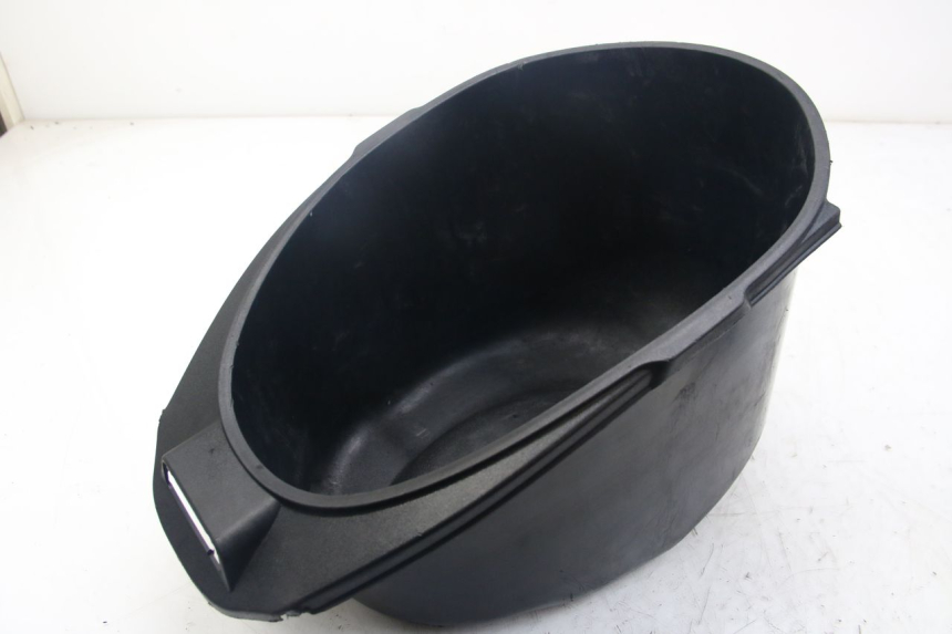 photo de KUFER POD SIEDZENIEM PIAGGIO VESPA SPRINT 2T 50 (2014 - 2018) - Widok ogólny