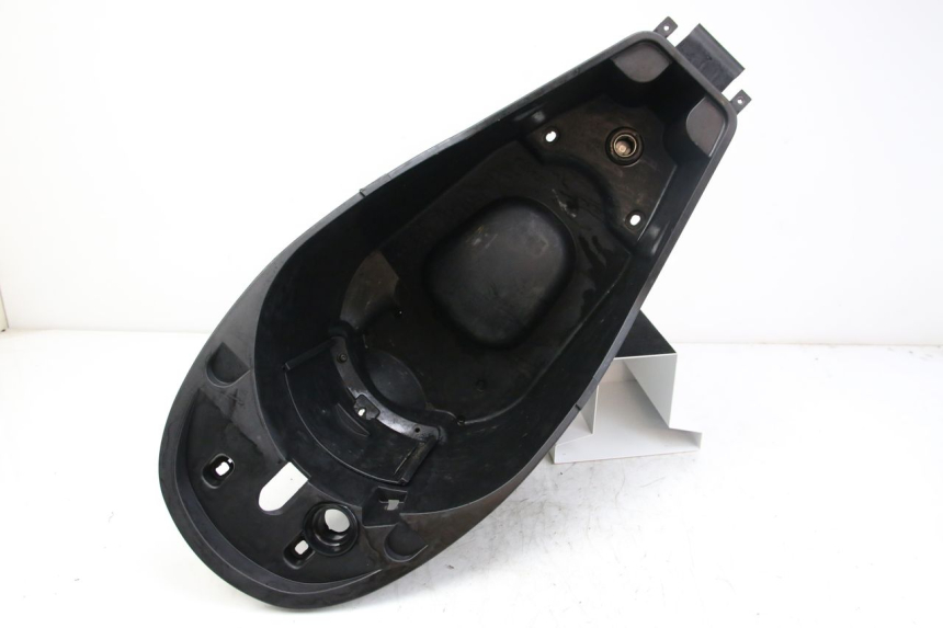 photo de KUFER POD SIEDZENIEM PEUGEOT VIVACITY NEW 2T 50 (2008 - 2017) - Punkty mocowania