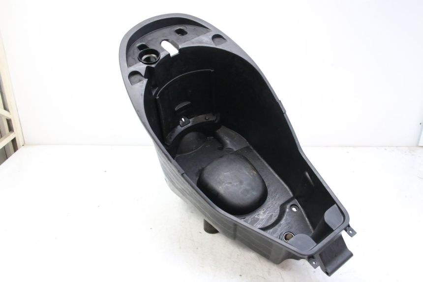 photo de KUFER POD SIEDZENIEM PEUGEOT VIVACITY NEW 2T 50 (2008 - 2017) - Stan powierzchni