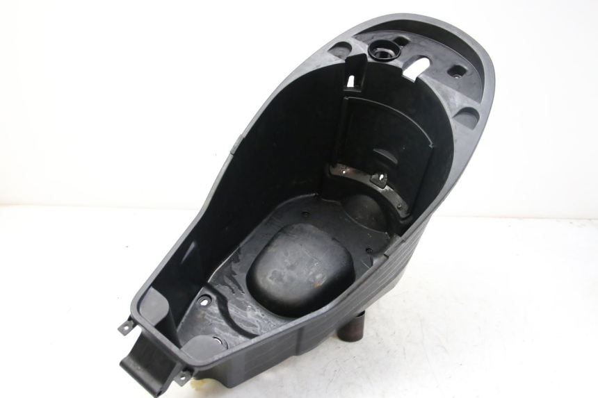 photo de KUFER POD SIEDZENIEM PEUGEOT VIVACITY NEW 2T 50 (2008 - 2017) - Część sprawdzona