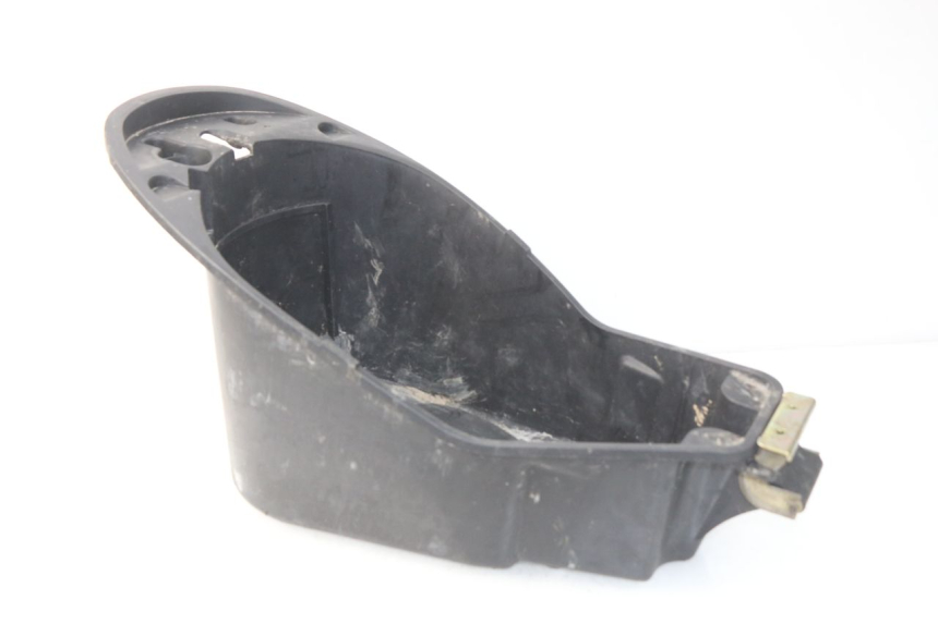 photo de KUFER POD SIEDZENIEM PEUGEOT VIVACITY NEW 4T 50 (2008 - 2017) - Zoom stanu zużycia