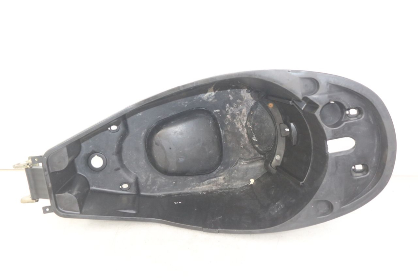 photo de KUFER POD SIEDZENIEM PEUGEOT VIVACITY NEW 4T 50 (2008 - 2017) - Szczegół części