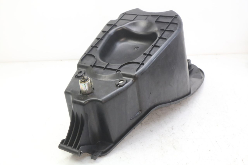 photo de KUFER POD SIEDZENIEM PEUGEOT VIVACITY 125 (2010 - 2017) - Szczegół części