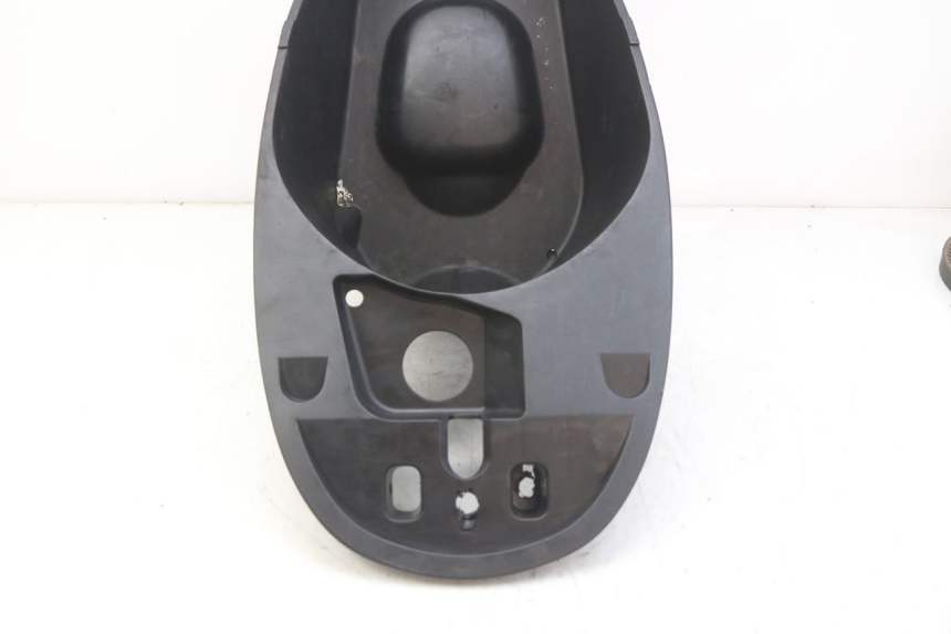 photo de KUFER POD SIEDZENIEM PEUGEOT VIVACITY 125 (2010 - 2017) - Stan powierzchni